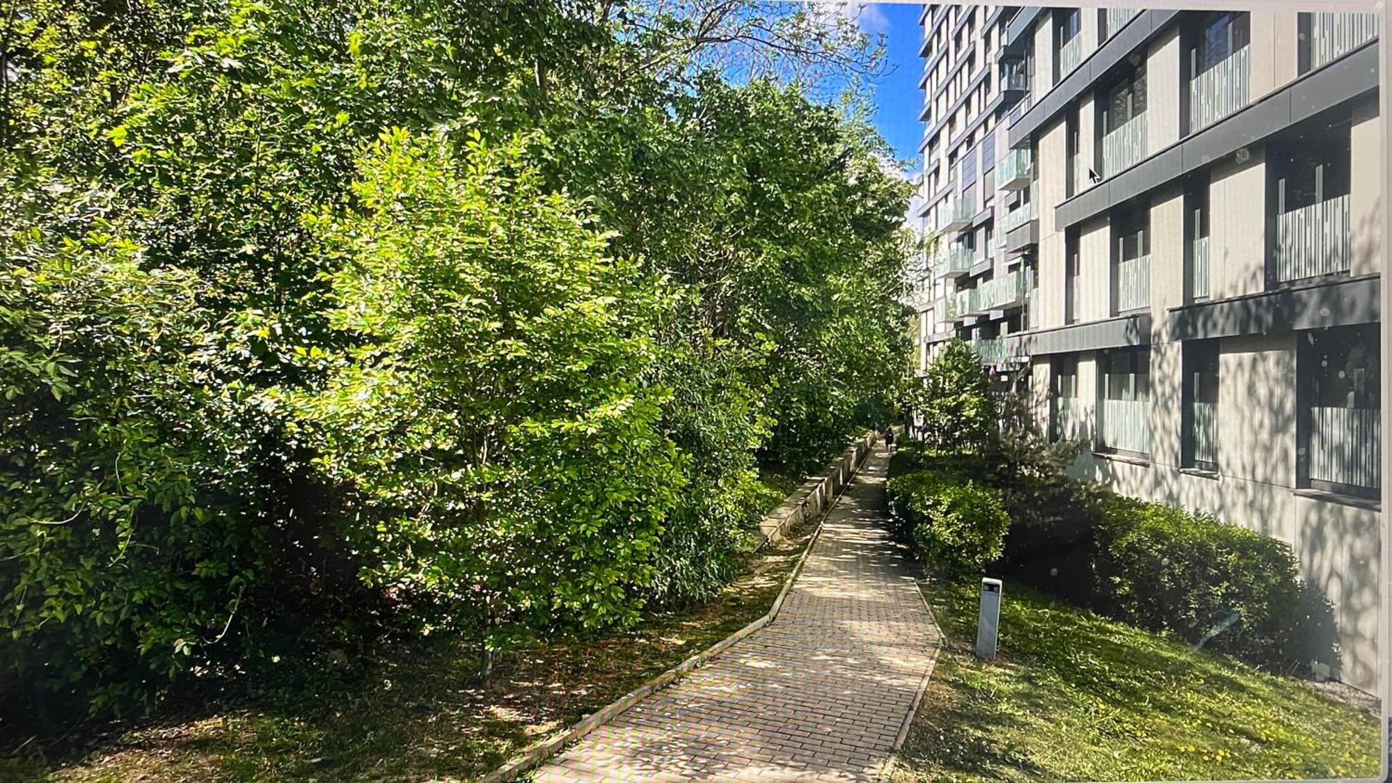 Apartment Garden Tower - 8 Min Do Centra, Garaz